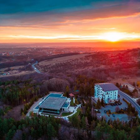 Hotel Helen Бакэу Экстерьер фото