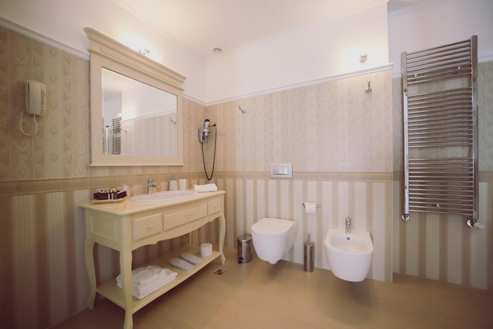 Hotel Helen Бакэу Экстерьер фото