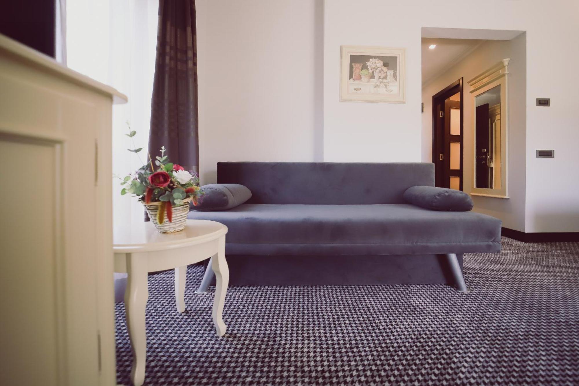 Hotel Helen Бакэу Экстерьер фото