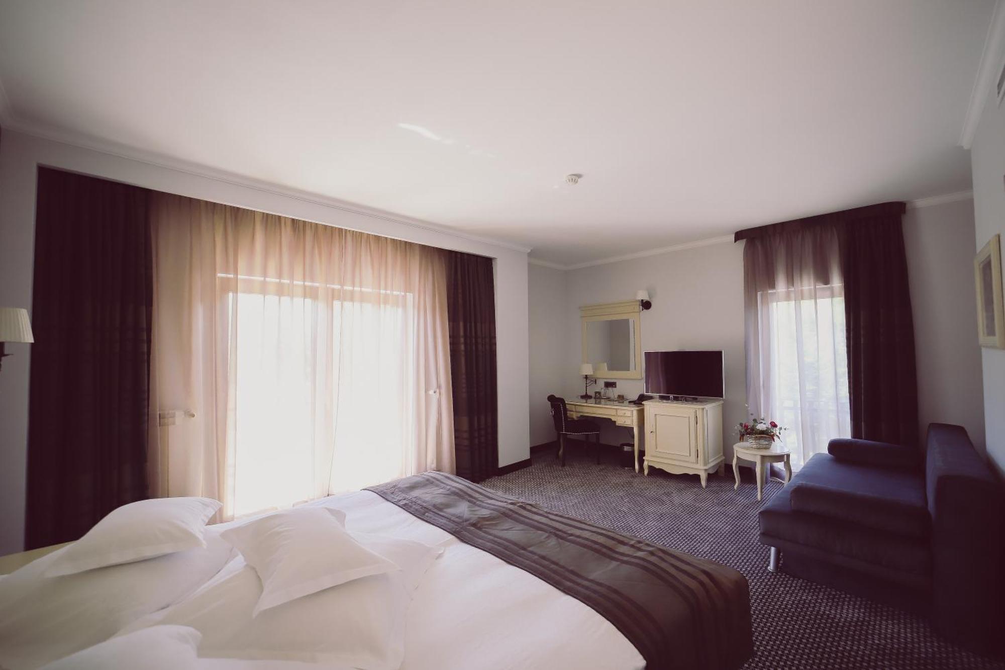 Hotel Helen Бакэу Экстерьер фото