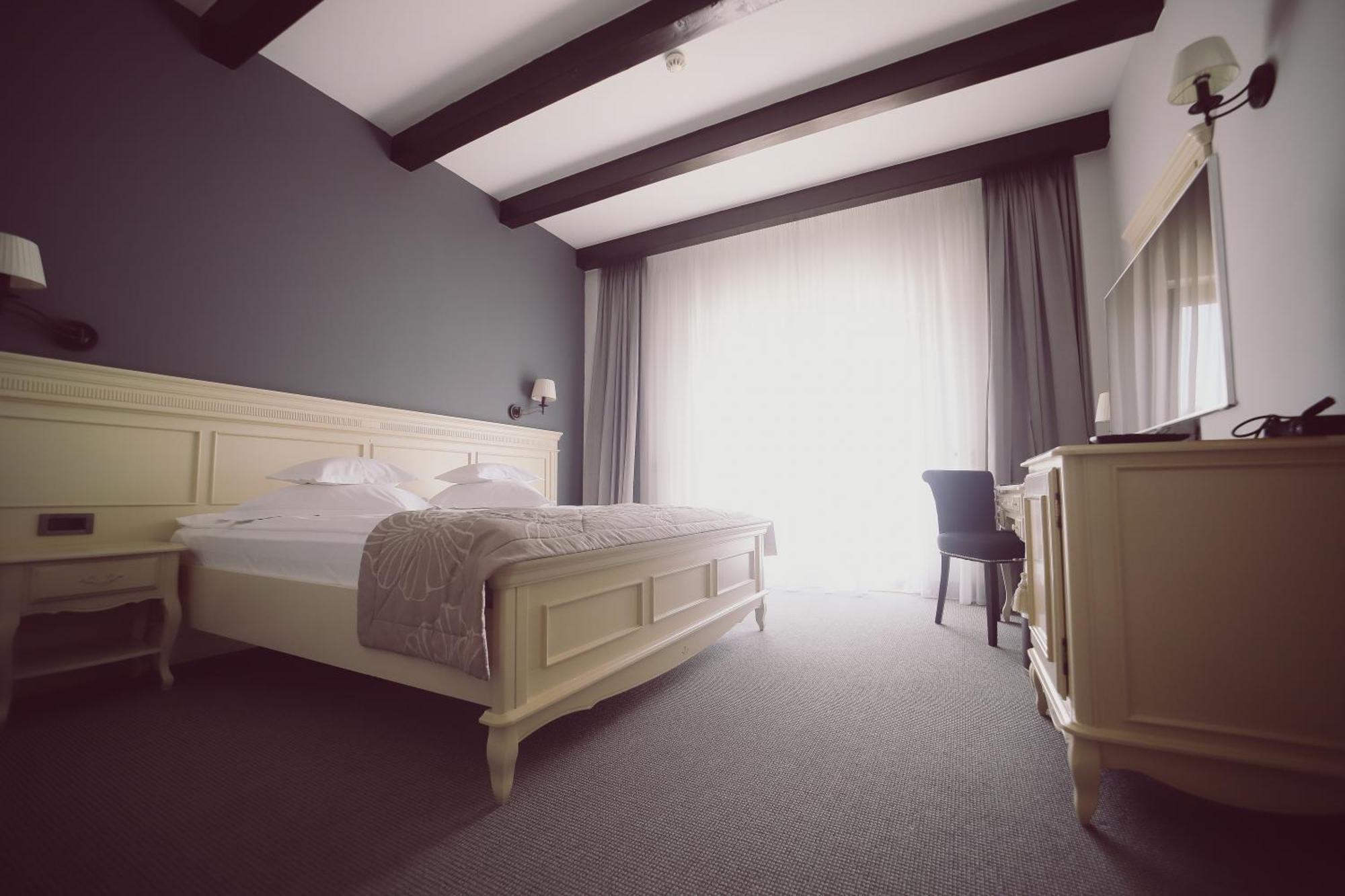 Hotel Helen Бакэу Экстерьер фото