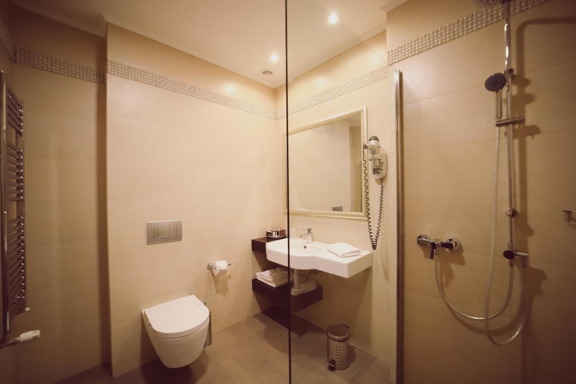 Hotel Helen Бакэу Экстерьер фото
