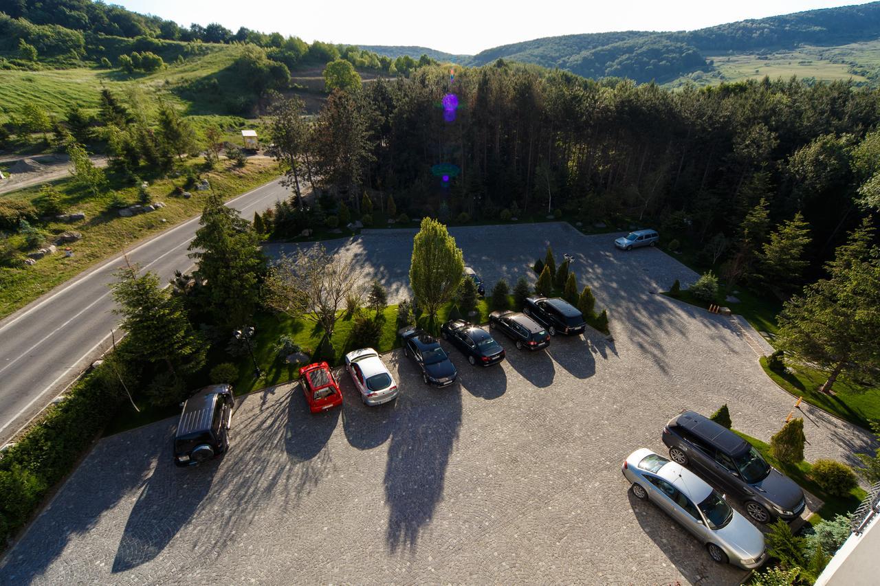 Hotel Helen Бакэу Экстерьер фото