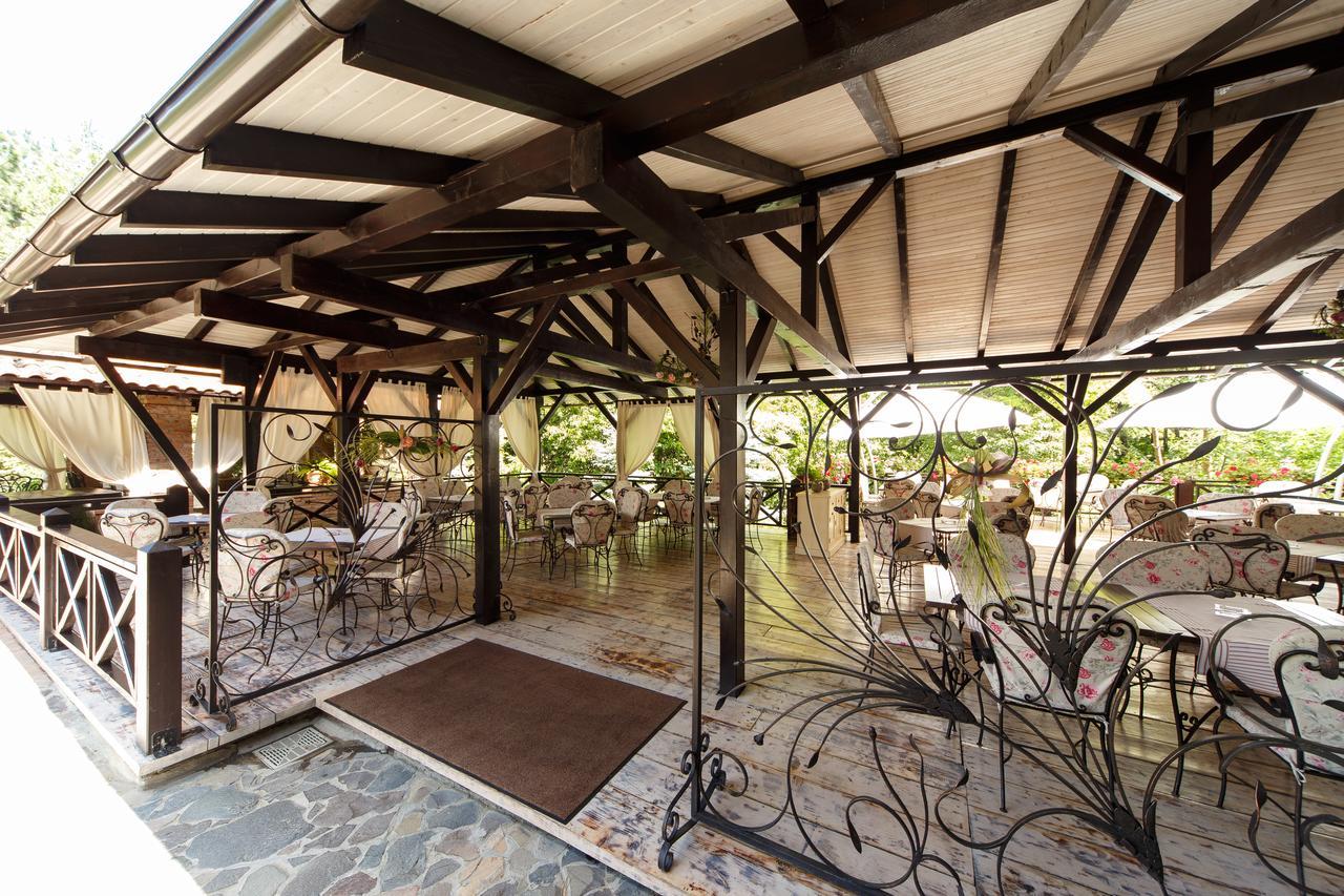 Hotel Helen Бакэу Экстерьер фото